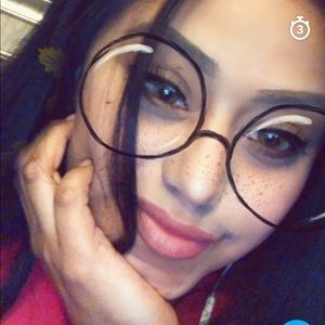 Meet your Posher, Carolina